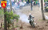 Xem những tay đua mô tô trình diễn ở Cao nguyên đá Hà Giang